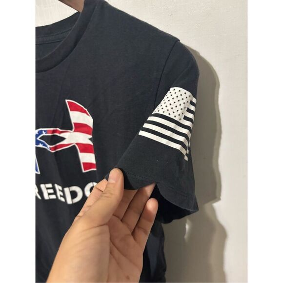 Under Armour Women M Loose Black Short Sleeve USA America Freedom Army Shirt Top - Picture 3 of 5